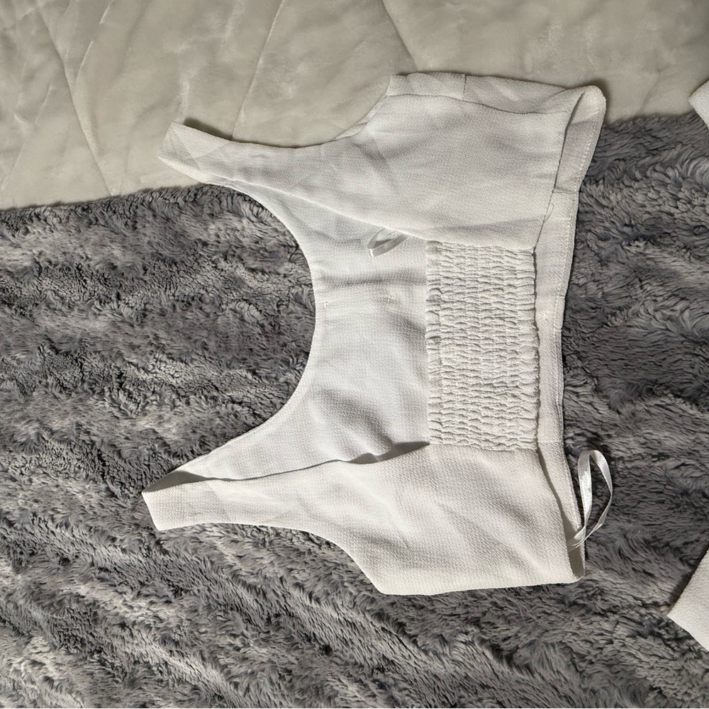 Superdown White Button-Up Crop Top And Ruffle Sho… - image 6